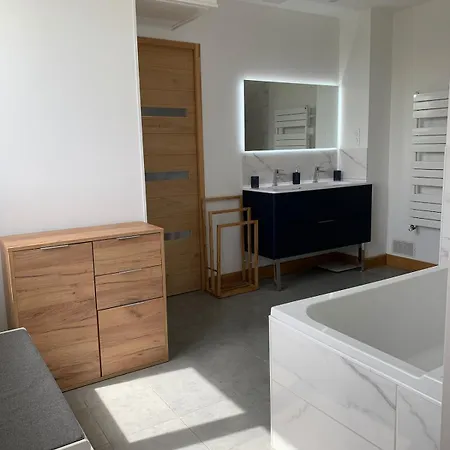 Grande Maison Aux Portes Du Circuit Βίλα *